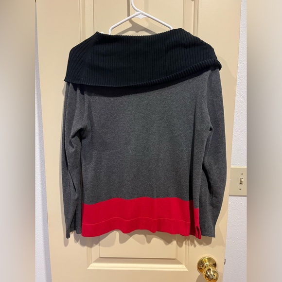 🖤❤️ Karen Scott cowl-neck color blocked sweater. Size small. Gently used. ❤️🖤 - Picture 3 of 6